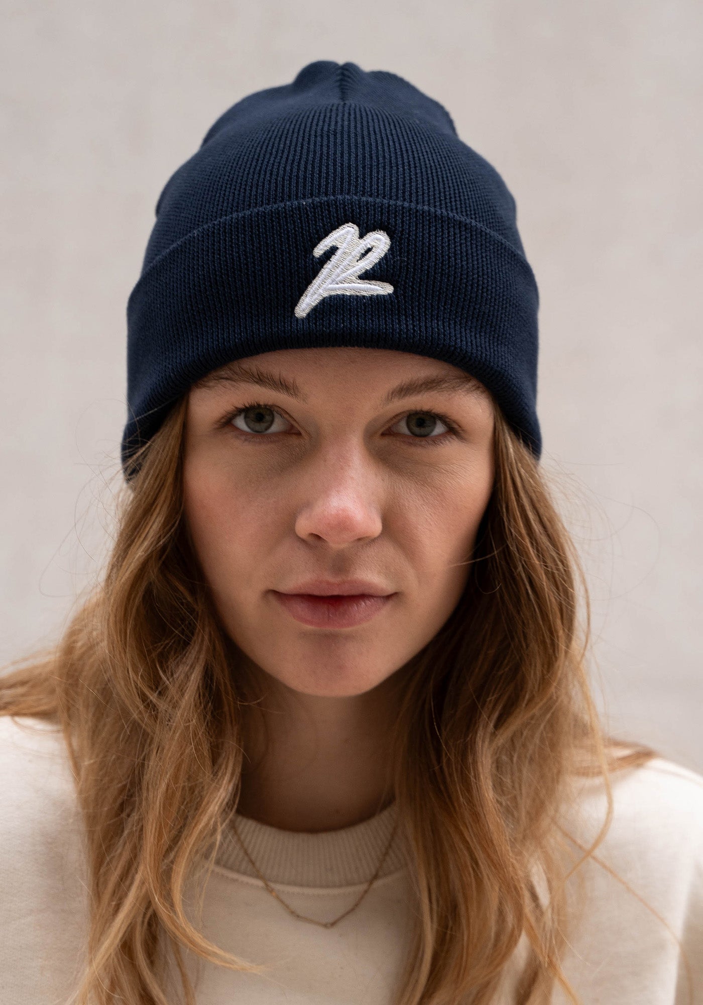 Sustainable Beanie "The R" Navy